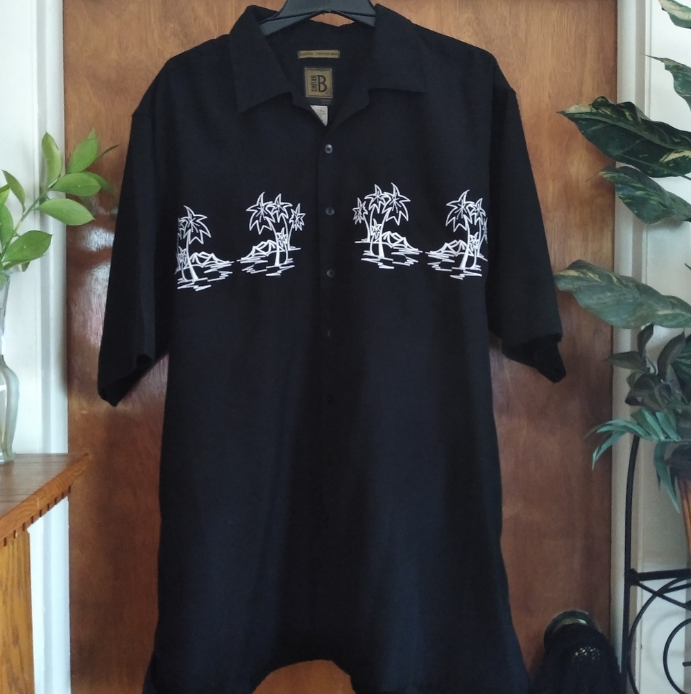 Was💲15! Designed in Italy men's button down shirt